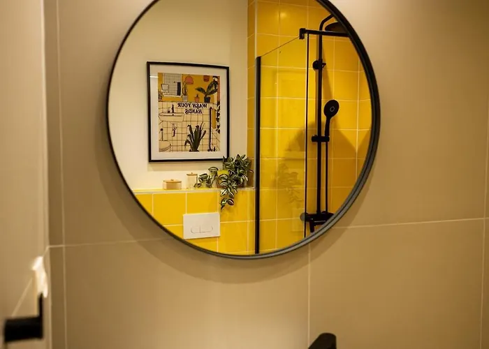 Yellow - Tsimiski & Aristotle Center * Tesalónica